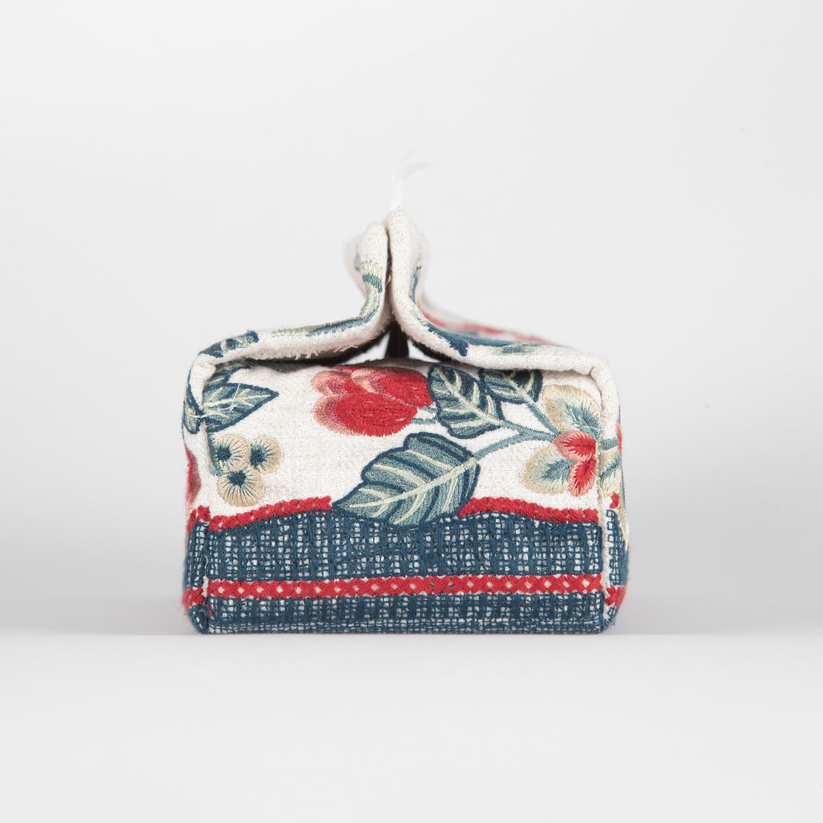 Scarlet Flora Embroidered Tissue Box 9*4