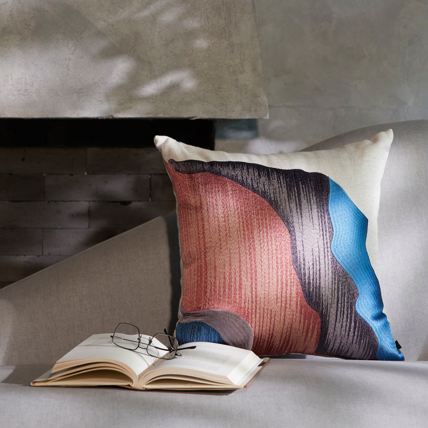 Soft Confluence Emb Cushion
